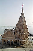 Varanasi - Scindia Ghat, Shiva temple 